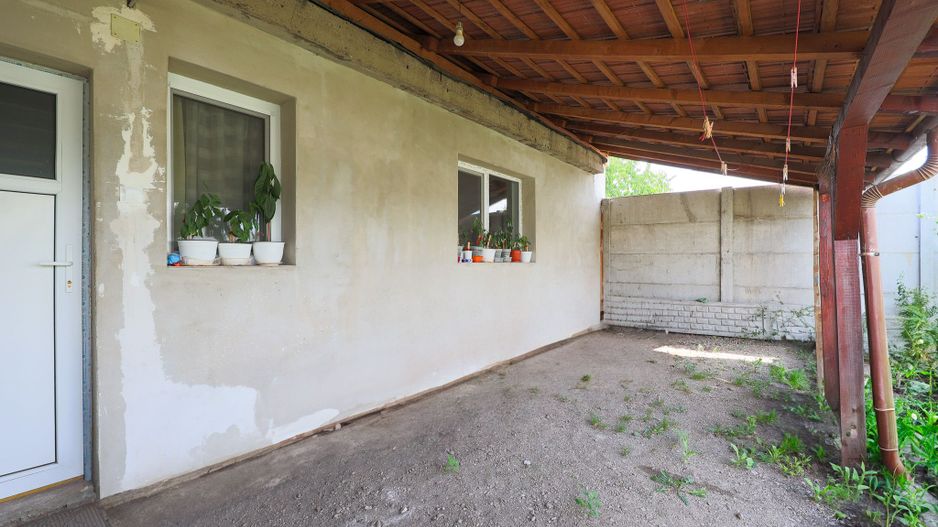 Rezervat Casă renovată cu 3 camere din cărămidă în Gradiste - Poză 9