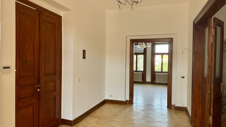 Apartament in clădire istorică P-ta Plevnei cu vedere parc - Poză 2