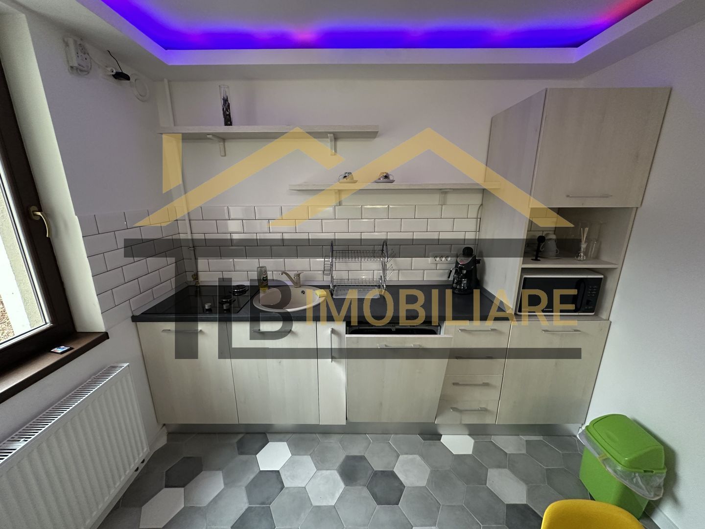 Apartament de 3 camere, 70mp, parcare, Zona Semi-Central - Poză 3