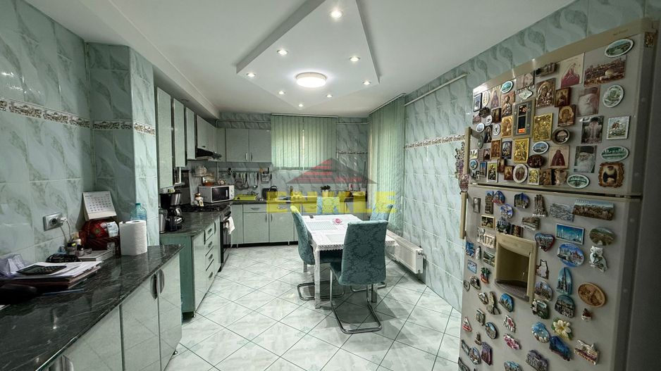 De vanzare Vila situata Ultracentral-425 mp - Poză 12