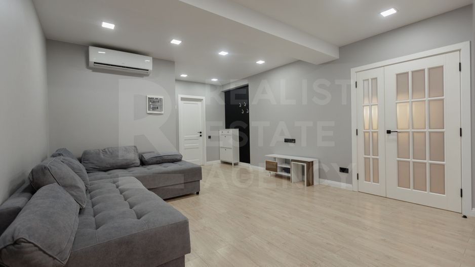 Vânzare, apartament, 2 camere+living, str. Alexandru Cel Bun, Ialoveni - Poză 2