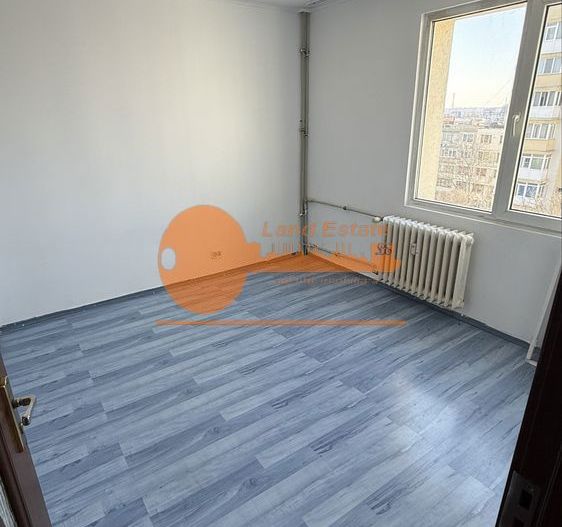 3 camere luminos S-V | bloc reabilitat | zona 1 Decembrie - Poză 1