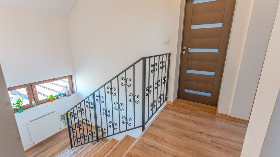 Casa insiruita compusa din 4 camere in Sanpetru - Poză 17