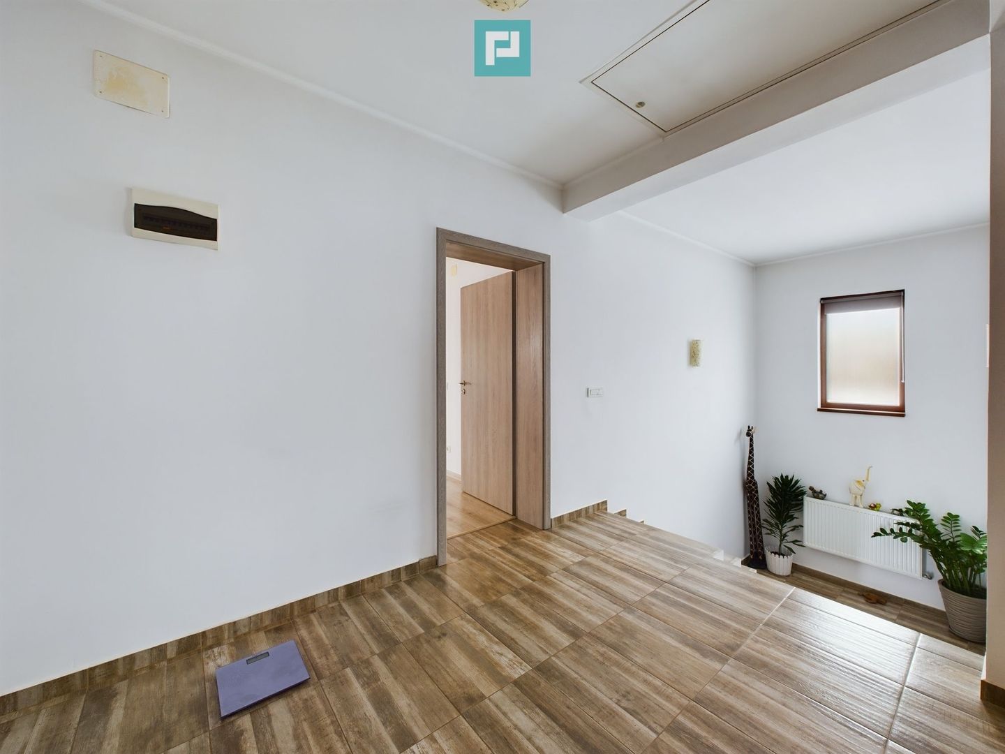 Casă Impresionantă Curte Generoasă Construcție de Calitate Berceni - Poză 10