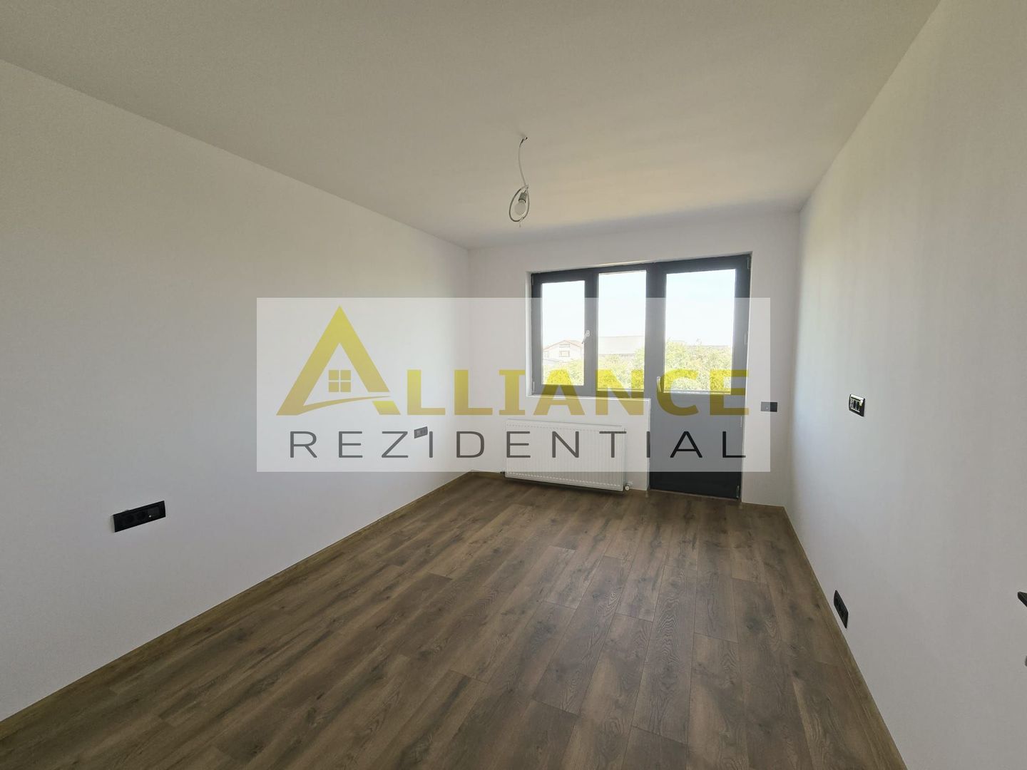 CASA INDIVIDUALA 4 CAMERE - TEREN 422 MP - COMUNA BERCENI - Poză 4