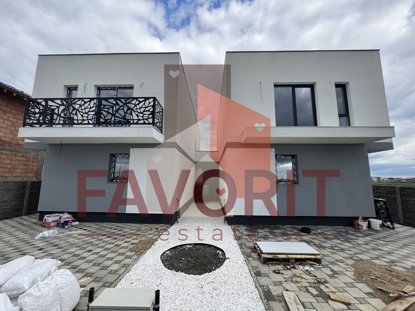 Comision 0%. Panouri si pompa de caldura. Despartit prin camera tehnica - Poză 1