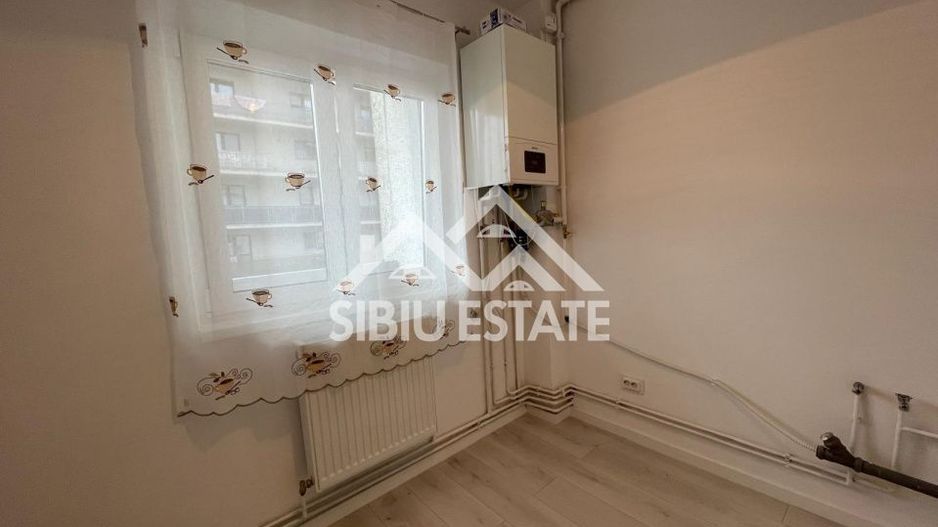 Apartament decomandat cu 2 camere, balcon, etaj 3, recent renovat, -Sibiu - Poză 11