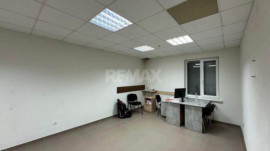 De Vânzare Clădire comercială cu depozit și parcare tiruri. 17 ari. - Poză 11