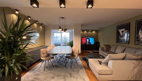 Oaza de lux in Centrul Civic: Apartament cu priveliste panoramica