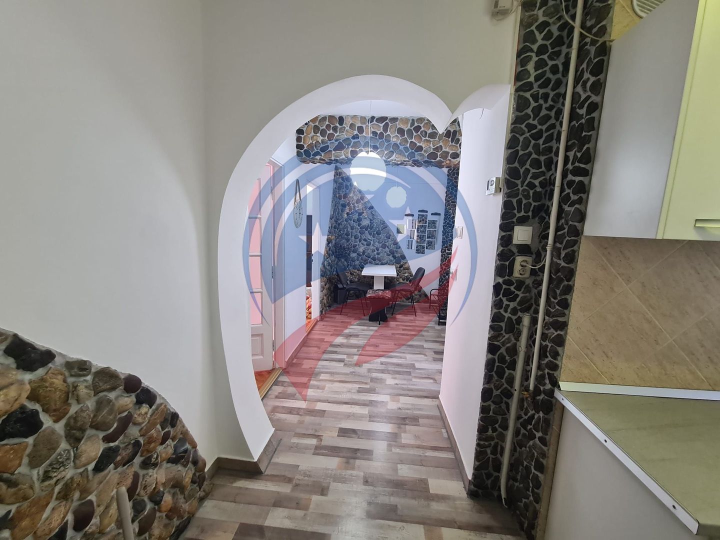 Apartament cu 2 camere ultracentral de inchiriat pe termen scurt (1-6 luni) - Poză 8