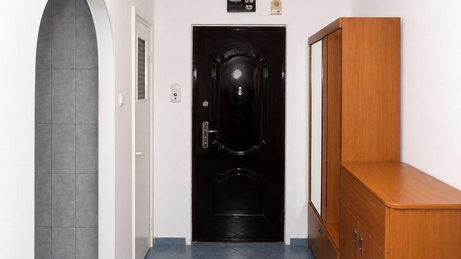 Apartament 3 camere decomandat 5 minute de metrou Valea Ialomitei - Poză 2