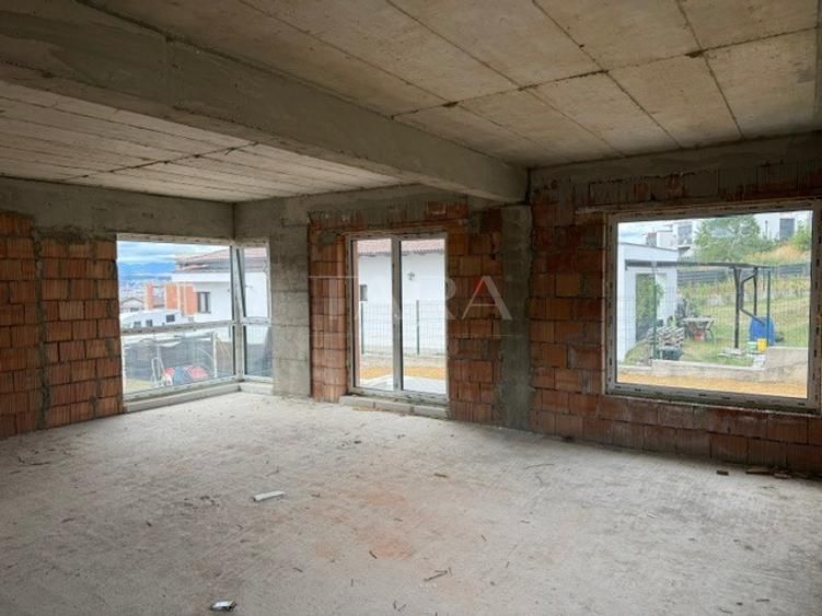 Duplex cu 4 camere, mansardă și curte proprie, zona Iris - Poză 3