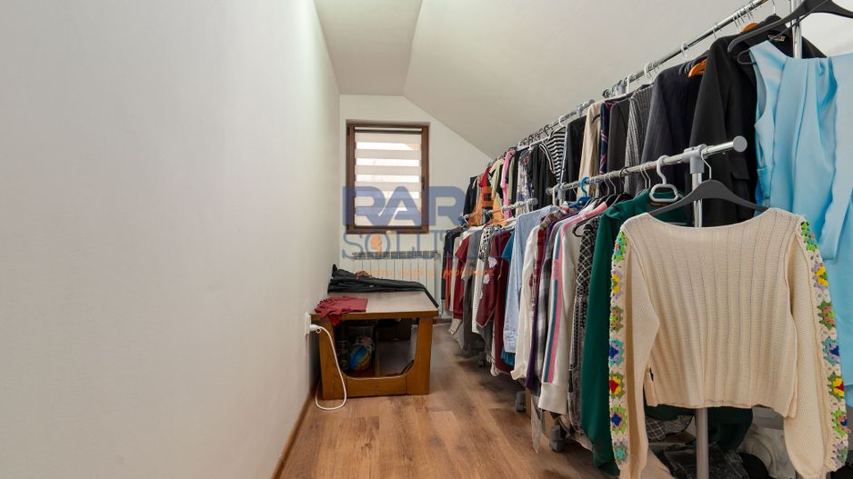 Casă 2013, teren 1366 mp, zonă centrală - Poză 17