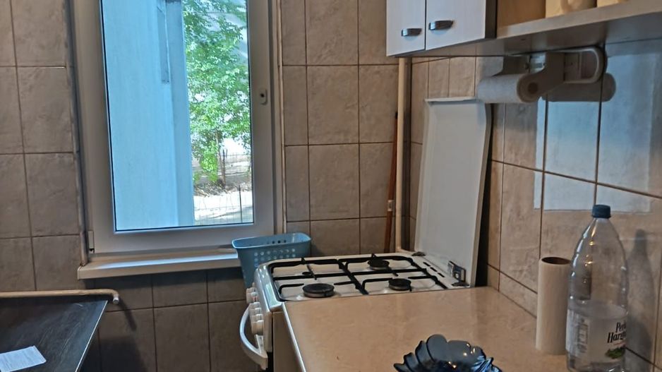 De vanzare apartament cu 2 camere, parter, micro 13 B, 60.000 euro - Poză 1