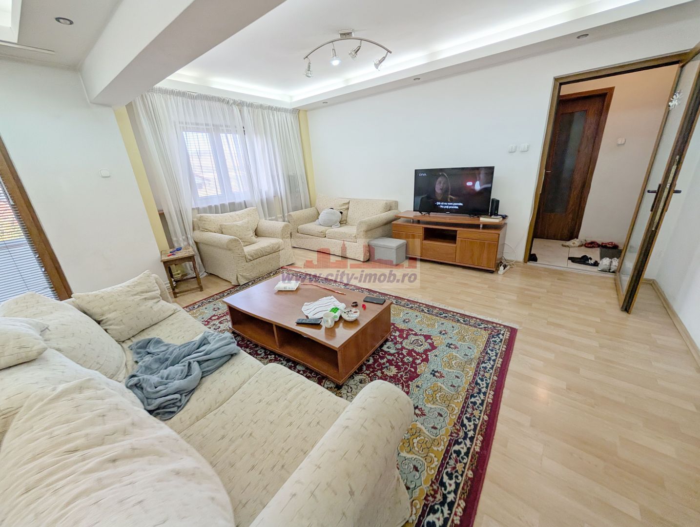 Vanzare Apartament 3 camere Curtea de Arges, Judetul ARGES - Poză 1