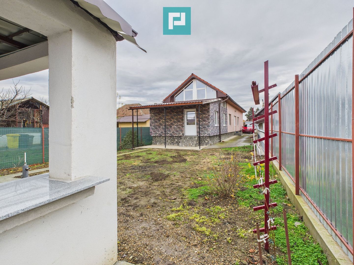 Casă cu 4 camere în Curtici pentru investiții - Poză 16