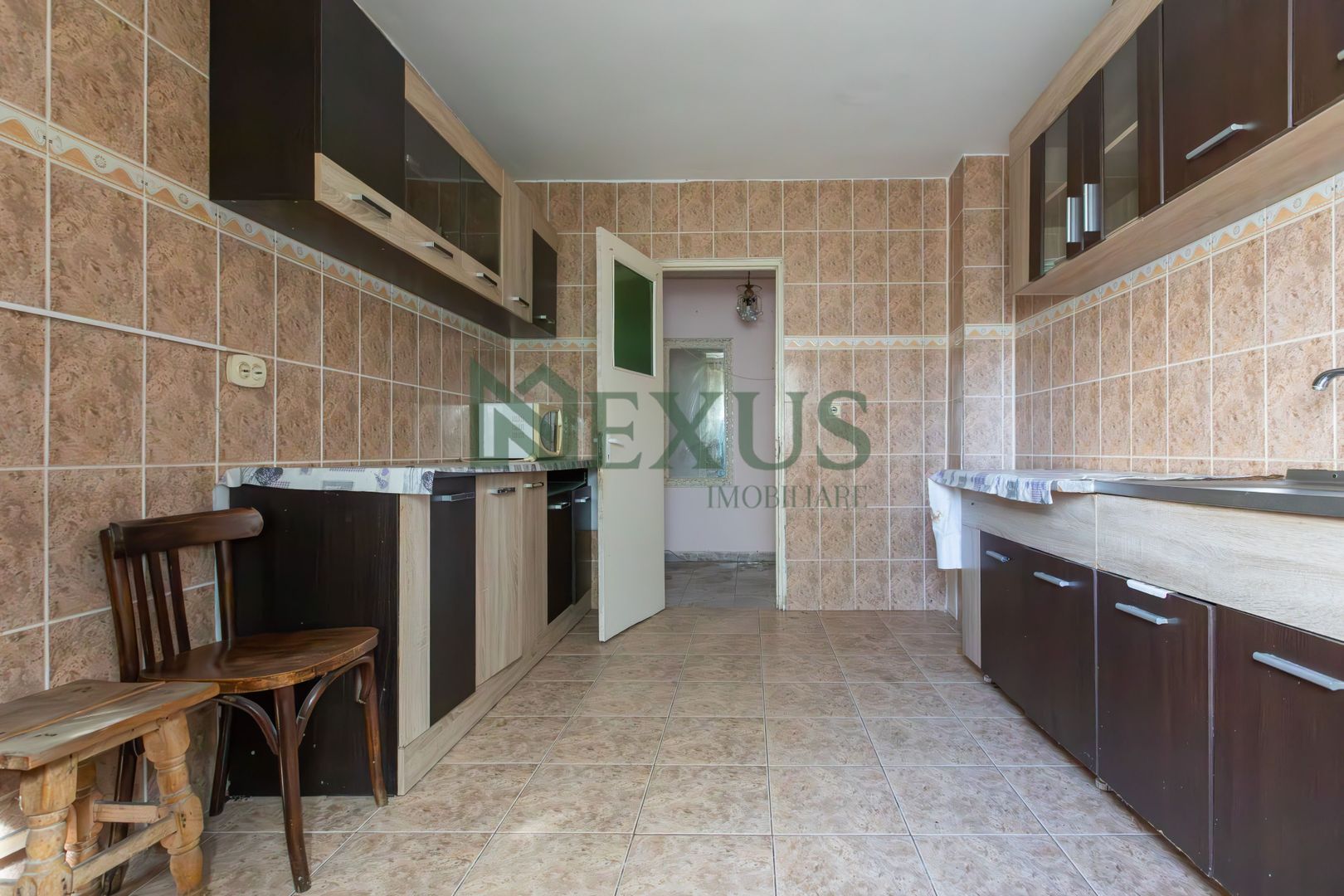 Apartament cu 4 camere, 90 mp, etaj 1 – Zona Nord, Bacău - Poză 12