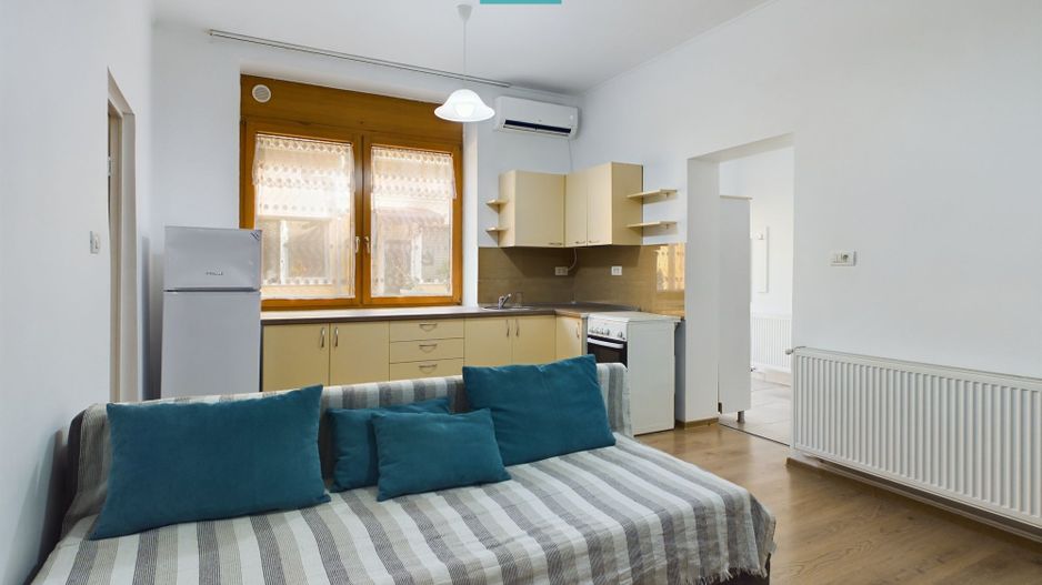Apartament cu 3 camere la curte comună în Grădiște - Poză 6