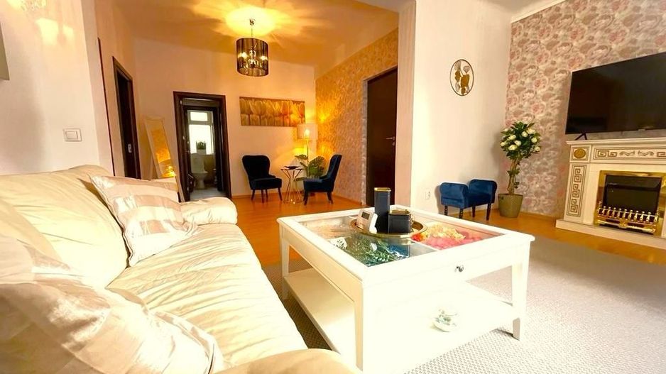 Apartament 3 camere - Piața Victoriei - curte 30mp  - 113mp utili - Poză 2