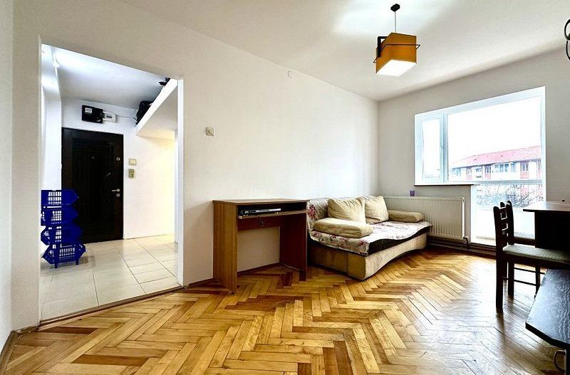 Apartament cu 3 camere de vânzare - Poză 2