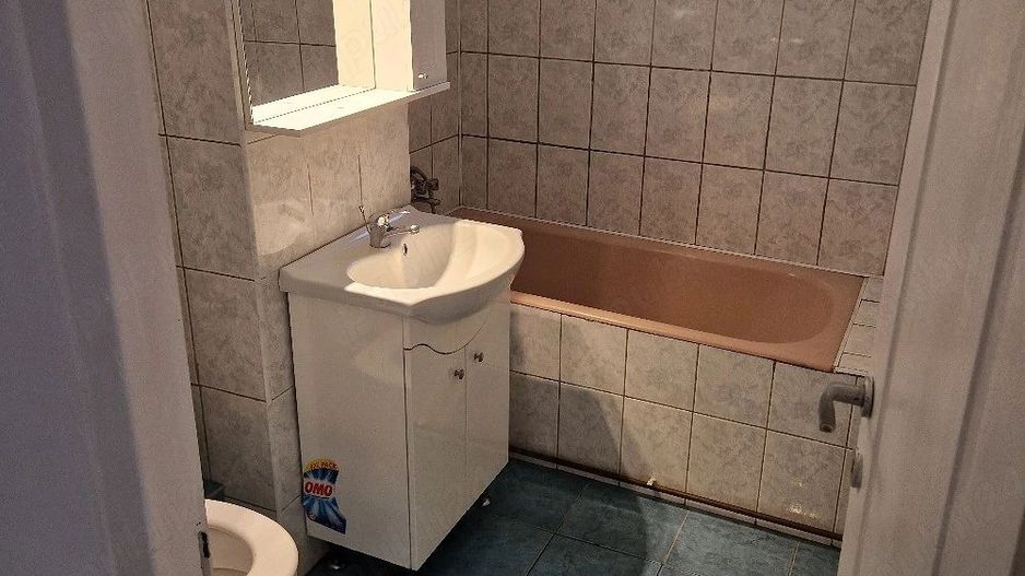Apartament 2 camere decomandat -spatios ,balcon inchis, zona Sarelui - Poză 9