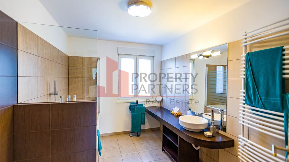 Vilă 340 mp Bran | Teren 5500 mp | 6 dormitoare cu băi proprii - Poză 16