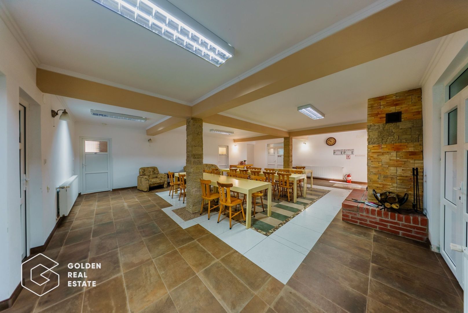 Proprietate pretabila pentru afacere, Cladova - Poză 3