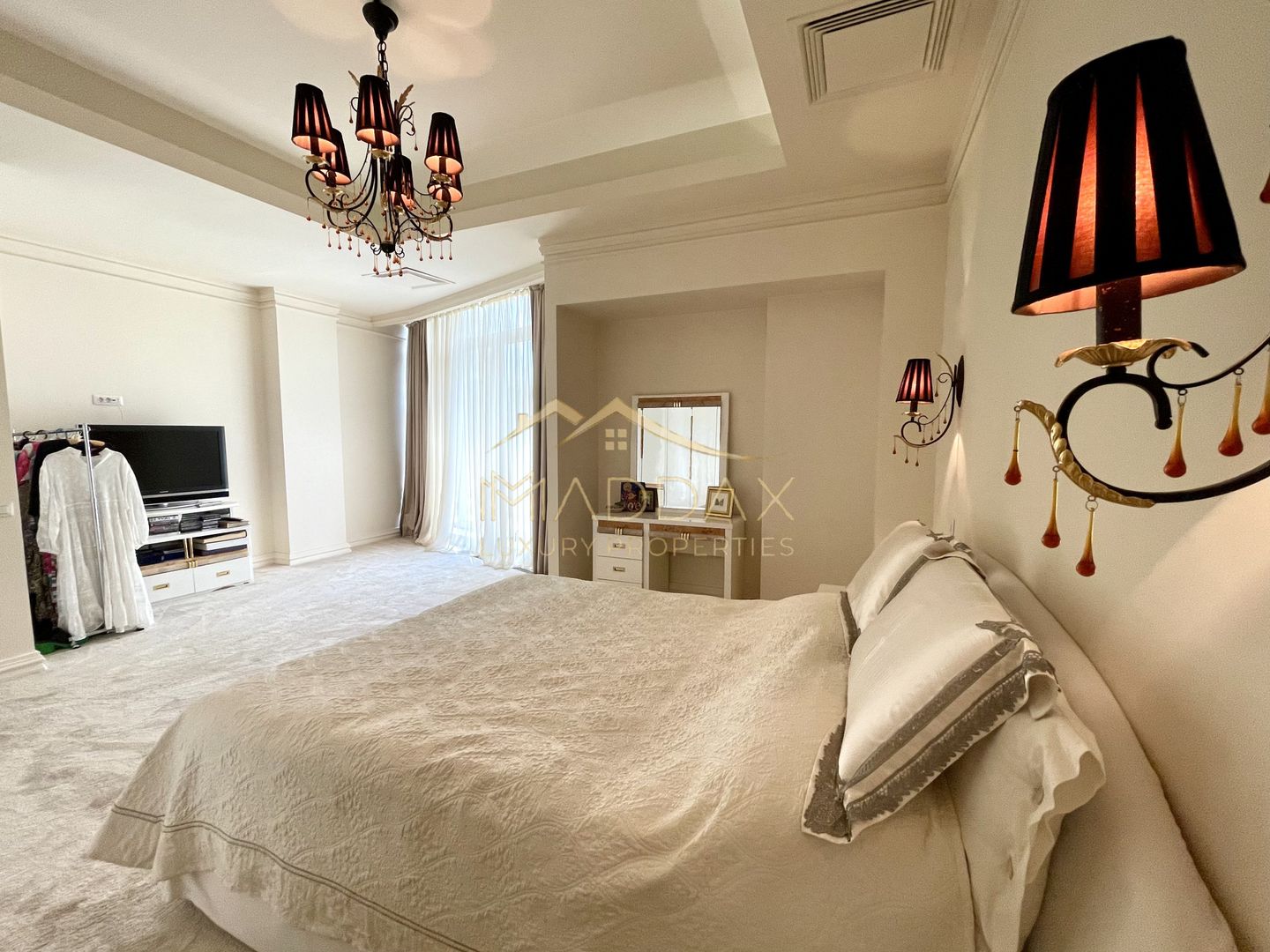 Impressive Villa *1500 SQM usable* 2613 SQM land / Open to the lake - Poză 53