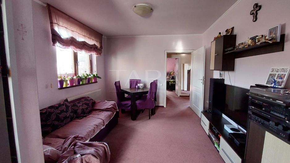 APARTAMENT IN VILA, 4 camere si terasa, Floresti central. - Poză 1