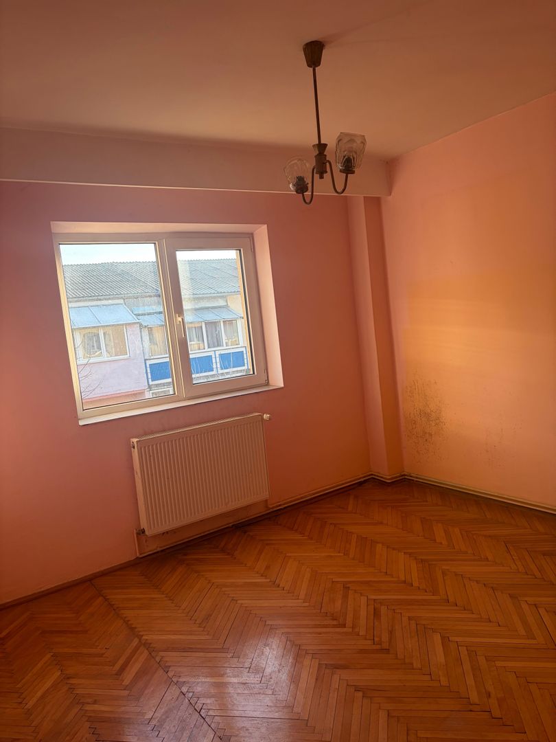 BRASADAS vinde ap 3 cam etaj 4/4 in Micro 16. - Poză 1