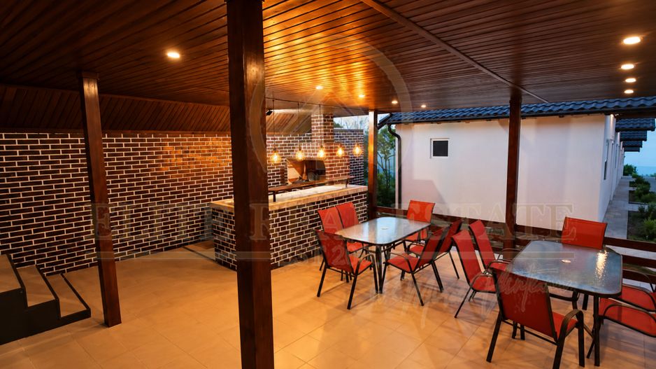 Casa ta pe malul lacului: 1.400 mp de teren si ponton privat - Poză 8