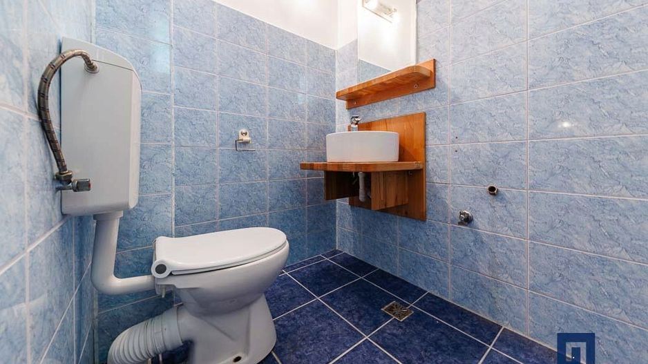 Vila cu 6 cam si 6 bai- 3465 mp teren- ideala pentru dezvotarea unui bussines  - Poză 14