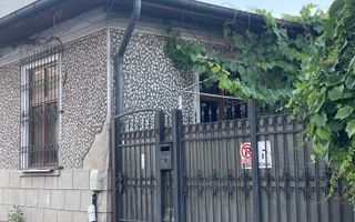 De vanzare teren si casa demolabila | 340 mp | Central - Poză 1