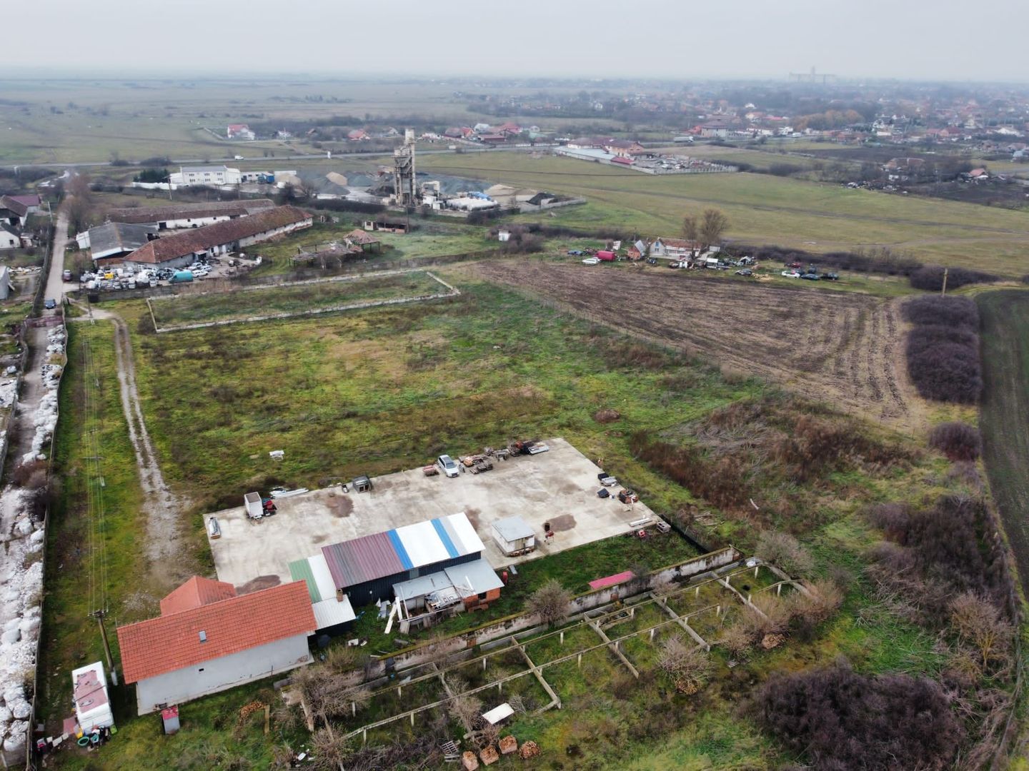 Casa cu teren de 14340 mp în Jebel/Pretabila pentru afacere - Poză 2