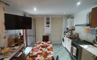 Casă de vanzare cu 4 camere 107 mpu pivnita anexe curte gradina Sebes - Poză 6