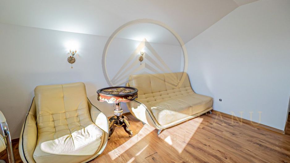 Lazu - Vila de vânzare compusă din P+1E+M. - Poză 42