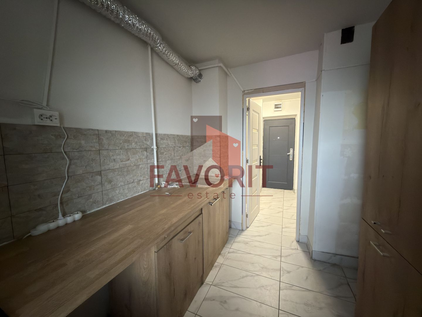 Etaj intermediar. Bloc izolat. Bucatarie inchisa - Poză 4