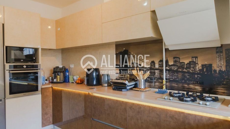 PALAZU MARE -  Vila Duplex cu 4 Camere, Panorama Superba si Curte Amenajata - Poză 14