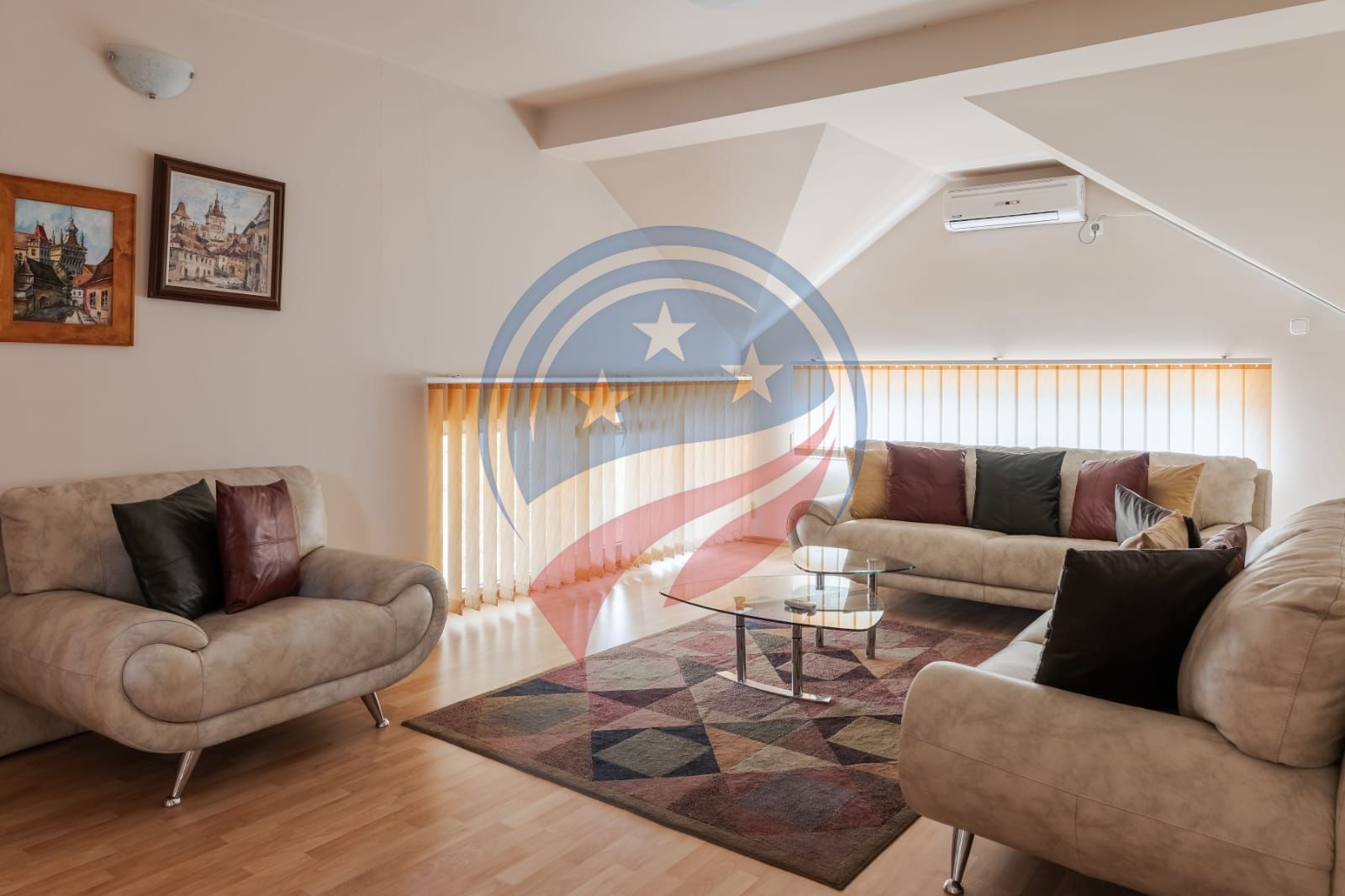 Vila superba cu cinci camere zona centrala - Poză 26