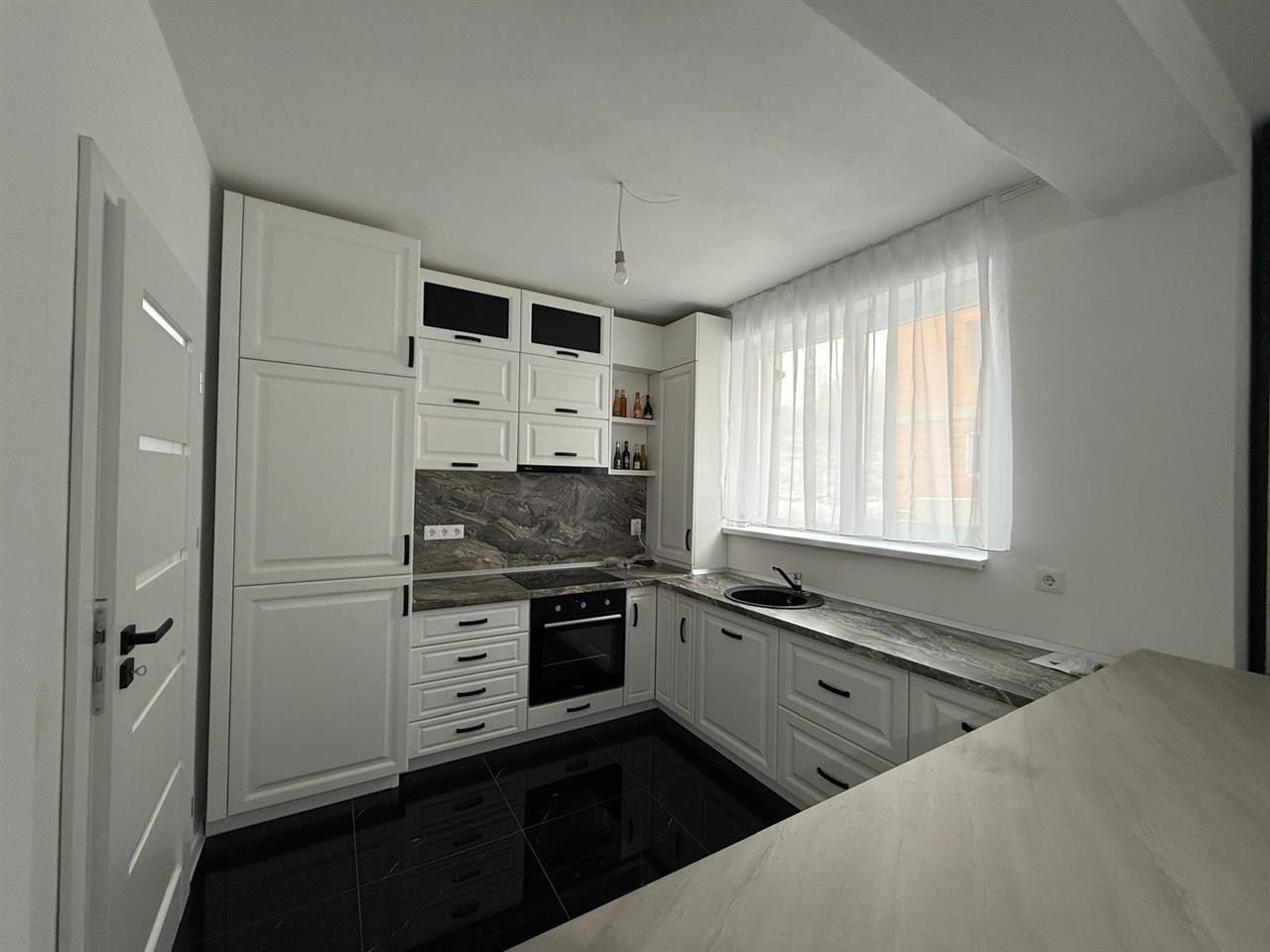 Apartament de vânzare 2 camere decomandate, mobilat și utilat - Poză 1