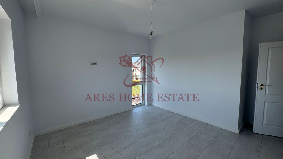 Duplex modern pe parter, 3 camere, 2 băi și terasă de 25 mp – Giarmata - Poză 12