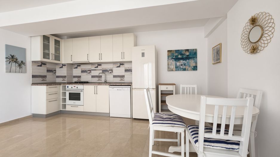 3 camere  langa plaja cu parcare | terasa si vedere la mare - Poză 4