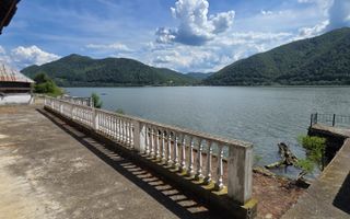 Pensiune cu acces direct la Dunare si teren de peste 6.000 mp, Berzasca - Poză 1