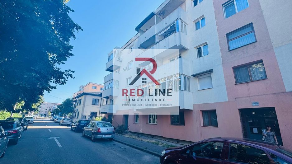 Apartament 3 camere, decomandat,etaj 4 (zona centrala Hotel Traian) - Poză 1