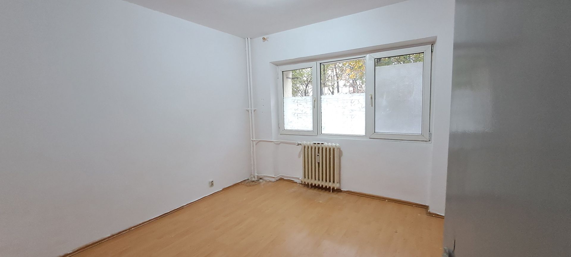 Apartament 3 camere Pantelimon, bloc reabilitat, statii stb si metrou - Poză 8