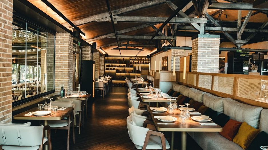 Locul Unde Gusturile Prind Viață – Restaurant cu Poveste în Inima Orașului - Poză 1
