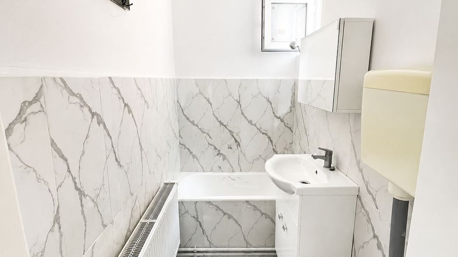 Apartament cu 3 camere renovat de vânzare in Sebeș - Poză 5