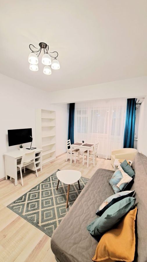 Studio de vanzare - Poză 2