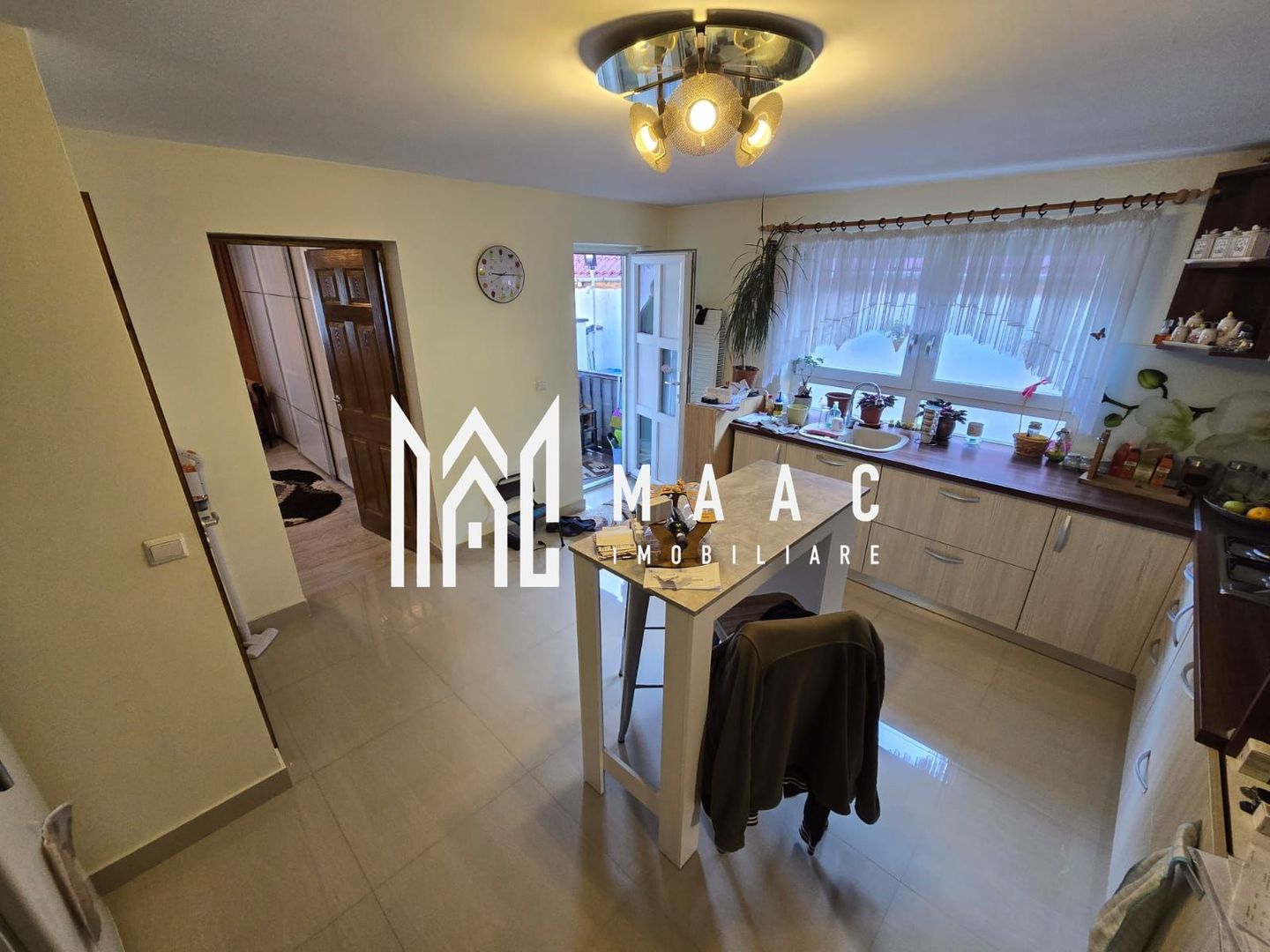 Casa 7 camere 3 bai 2 intrari Zona Garii - Poză 13