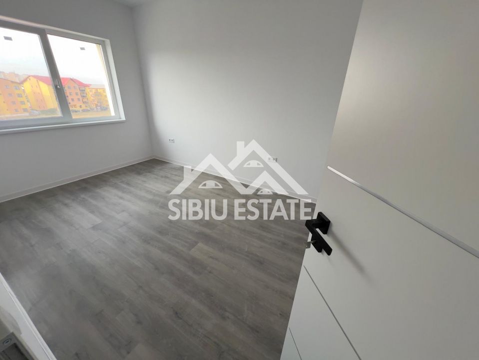 Apartament cu Gradina generoasa de 49 mp 3 camere, terasa, balcon - Poză 3